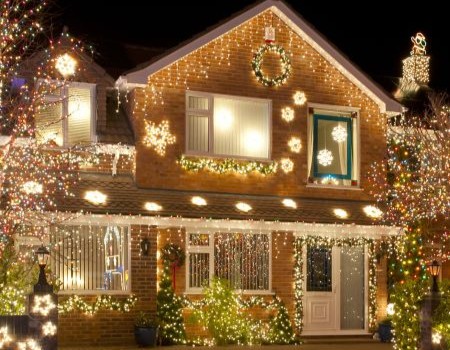 The Benefits of Professional Holiday Lighting Installation vs. DIY